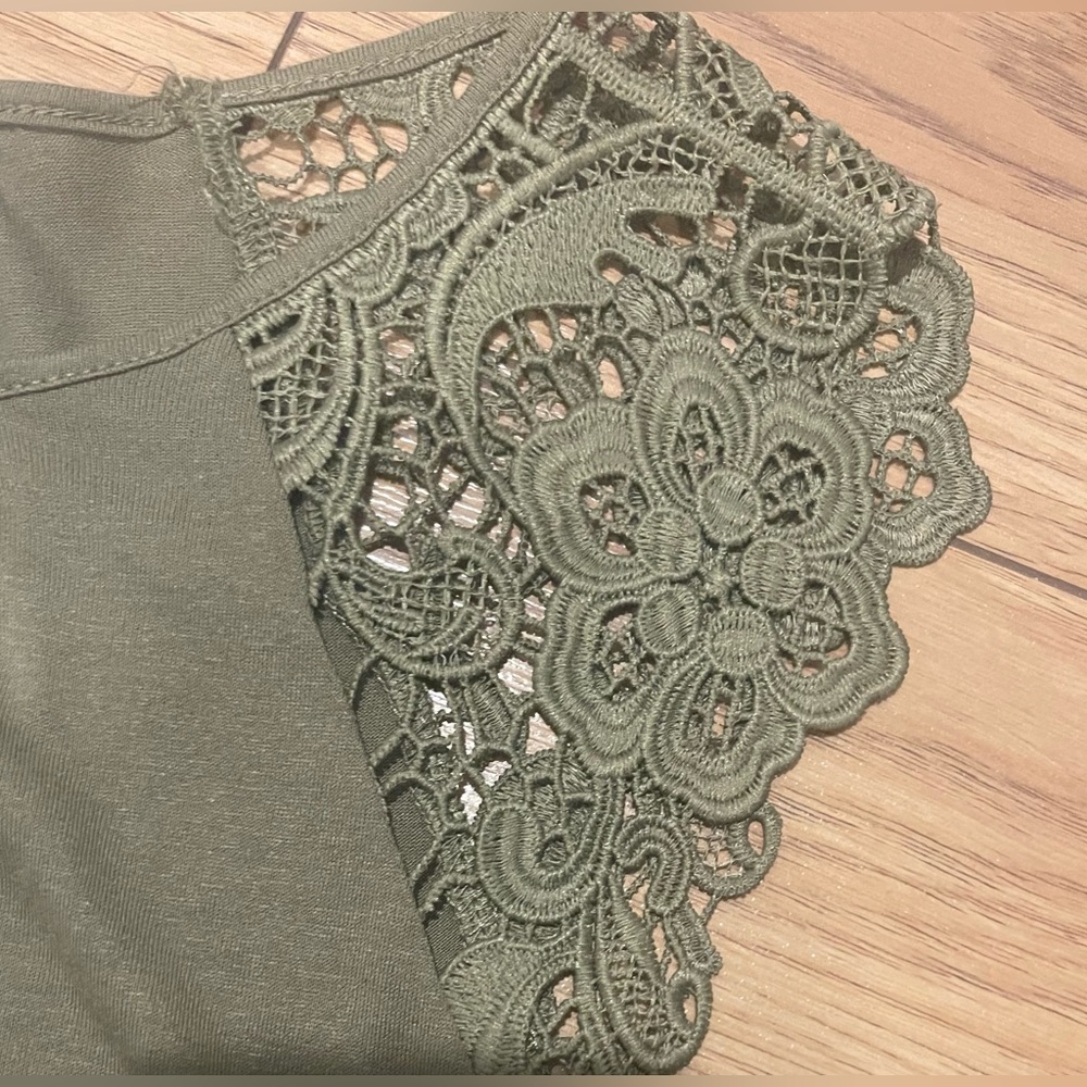 H&M army Green women Lace Sleeveless Top small
